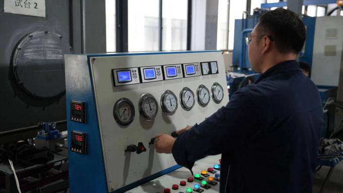 स्टॉक में Sauer Danfoss MMF सीरीज MMF044 MMF044DAFGABNNN रोड रोलर के लिए हाइड्रोलिक पिस्टन पंप 10